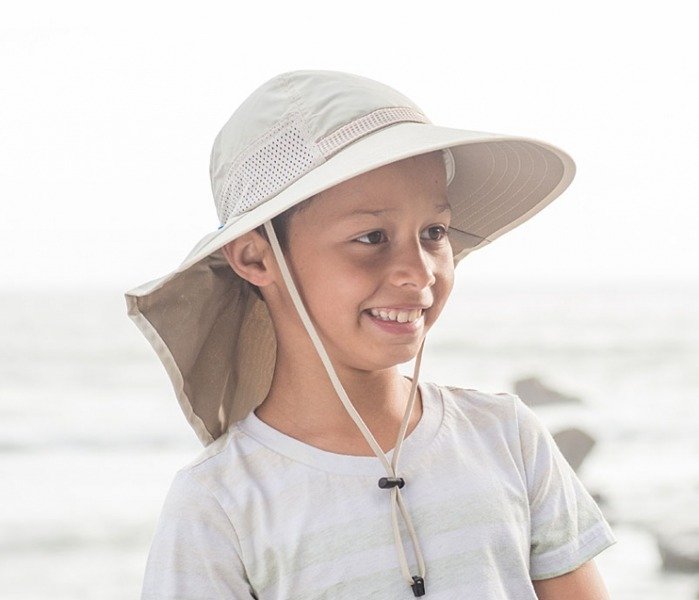 Hat playing. Шляпа Kids. Sunday hat. Play hat. H&M Care bare Bucket hat childrens Day promotion.