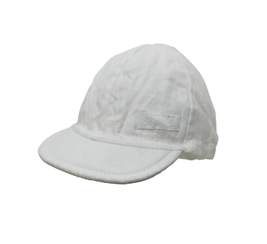 Czapka dziecięca Doll z daszkiem biała