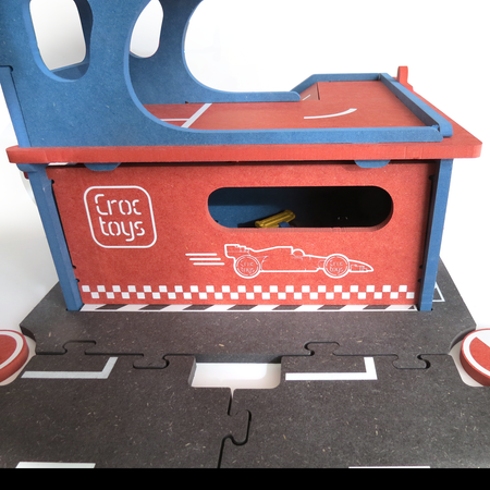 DIY Garaż pit-stopowy i tor wyścigowy | Croc Toys®