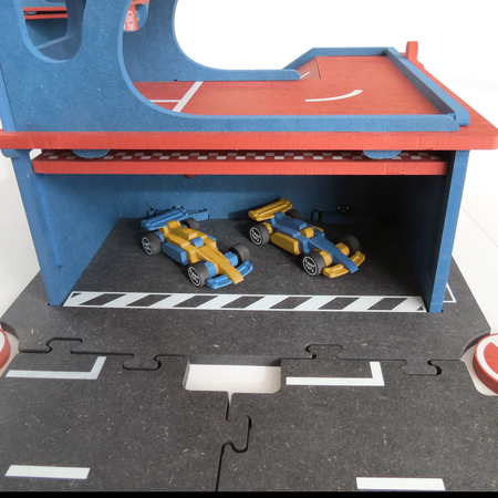 DIY Garaż pit-stopowy i tor wyścigowy | Croc Toys®