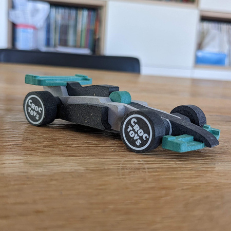 DIY Drewniany pojazd: 2 x Formuła | Croc Toys®