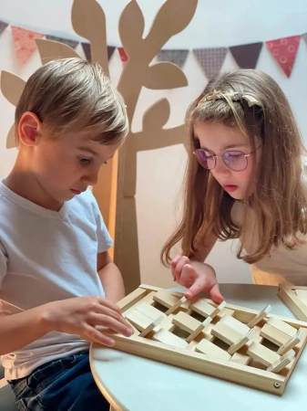 Gra drewniana Kim Jestem? | Egmont Toys®